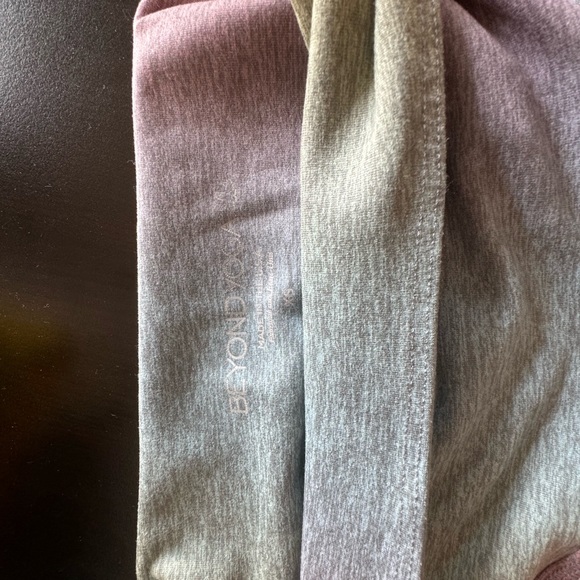 Beyond Yoga XS ombre leggings, great condition. Originally $110+Priced to sell - Picture 6 of 6